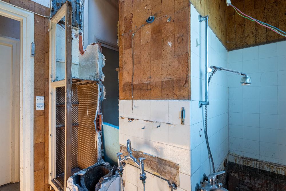 Salle de bain déposée avant travaux