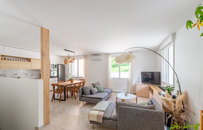Séjour d'appartement rénové à Caluire-et-Cuire